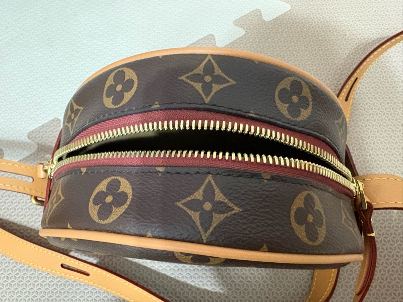 LV 小圓餅包-5