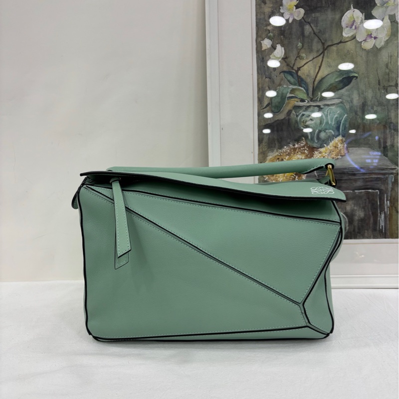 Loewe/羅意威 puzzle 中號薄荷綠 閒置新 底釘膜還在 尺寸：24*16-1