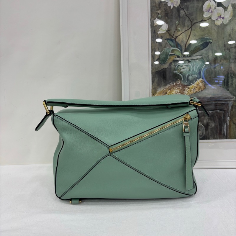 Loewe/羅意威 puzzle 中號薄荷綠 閒置新 底釘膜還在 尺寸：24*16-2