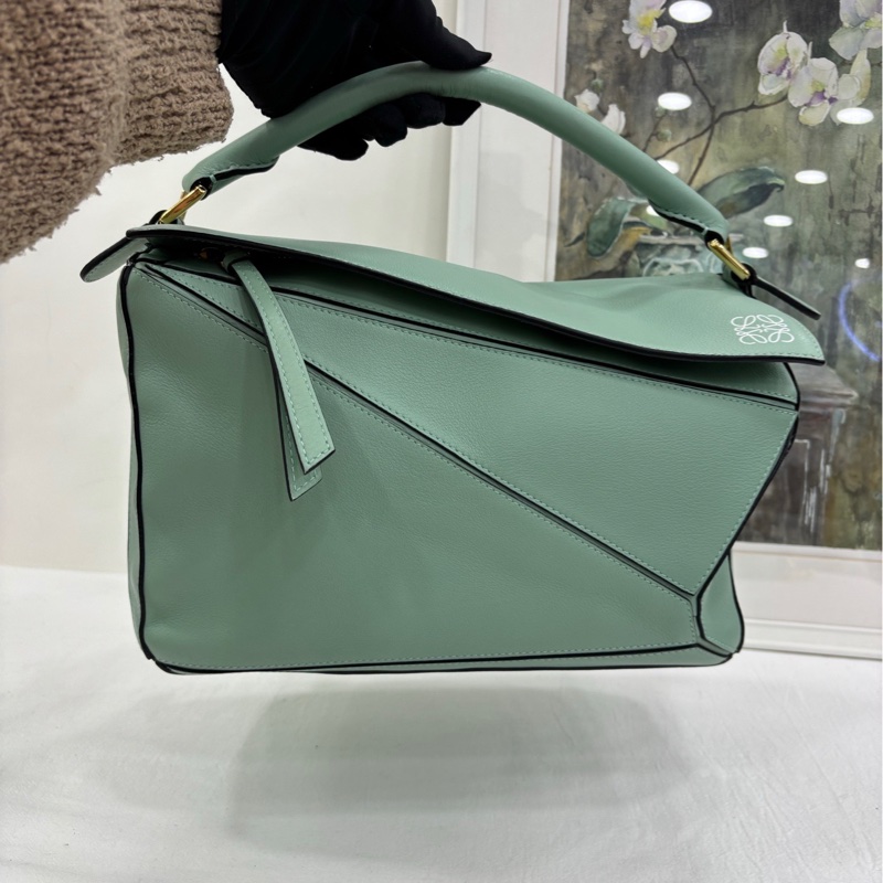 Loewe/羅意威 puzzle 中號薄荷綠 閒置新 底釘膜還在 尺寸：24*16-6