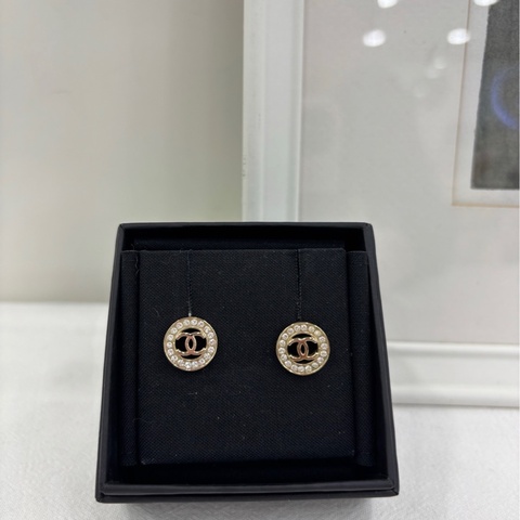Chanel/香奈兒 2020年經典圓形雙C鈕扣耳環