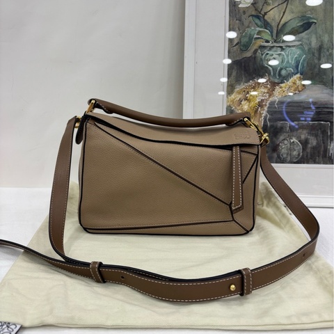 Loewe 羅意威 puzzle 中號 沙色
