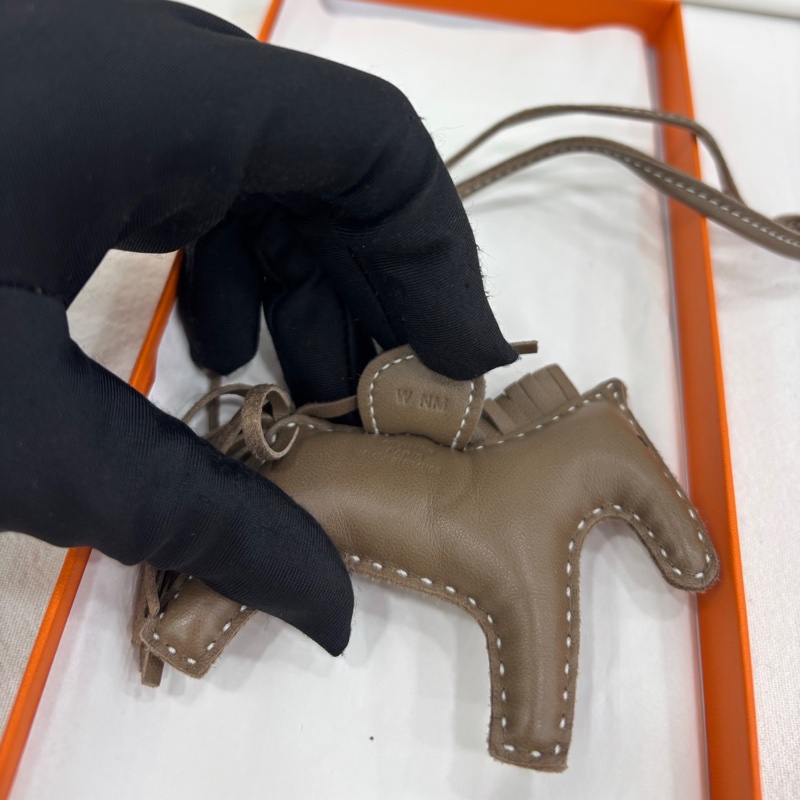 Hermes/愛馬仕 大象灰小馬w刻掛件-3