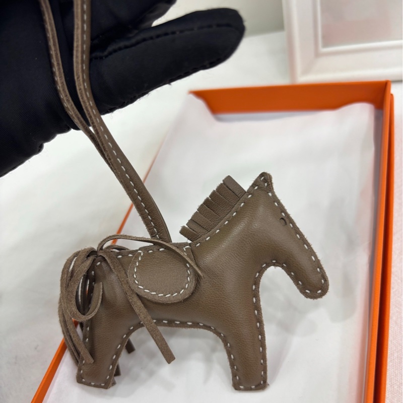 Hermes/愛馬仕 大象灰小馬w刻掛件-4