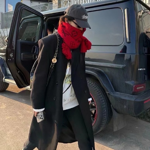 LV紅色羊毛圍巾 99新