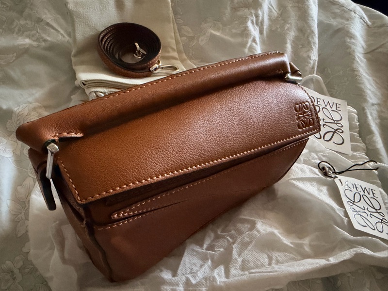 Loewe mini puzzle 焦糖色-1