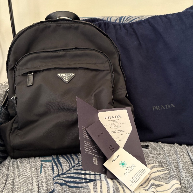 PRADA Re-Nylon 與 Saffiano 皮革背囊-0