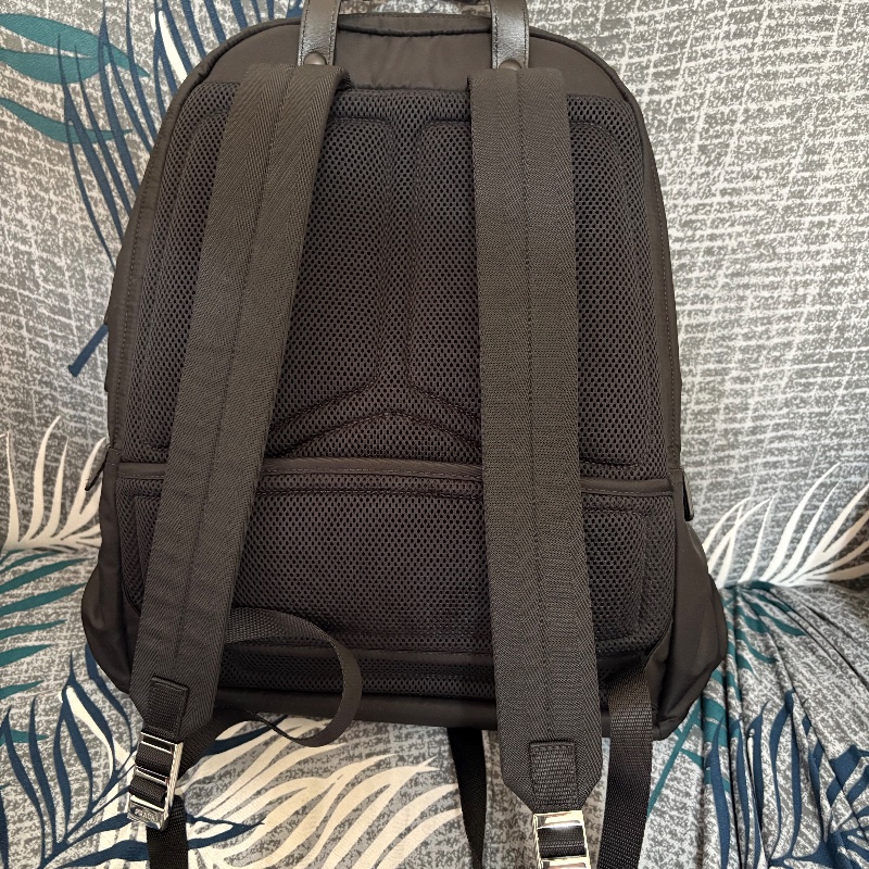 PRADA Re-Nylon 與 Saffiano 皮革背囊-6