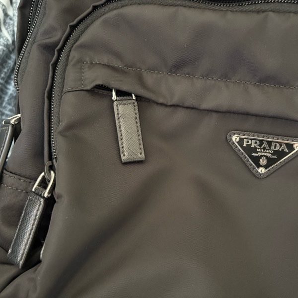 PRADA Re-Nylon 與 Saffiano 皮革背囊-9