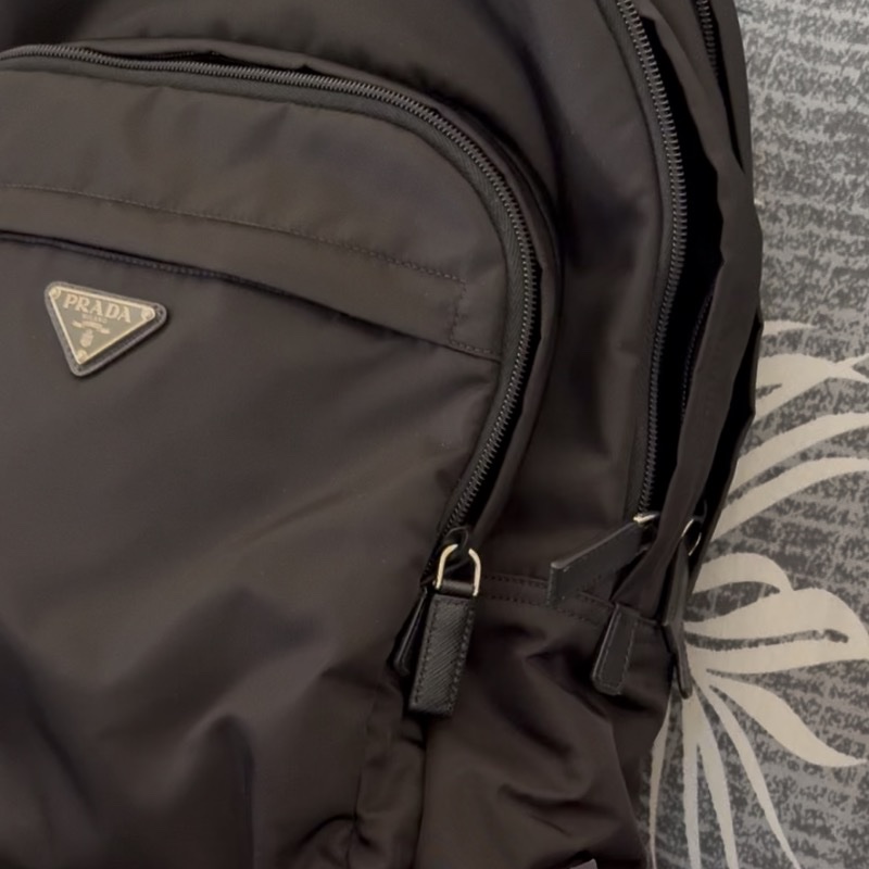 PRADA Re-Nylon 與 Saffiano 皮革背囊-10