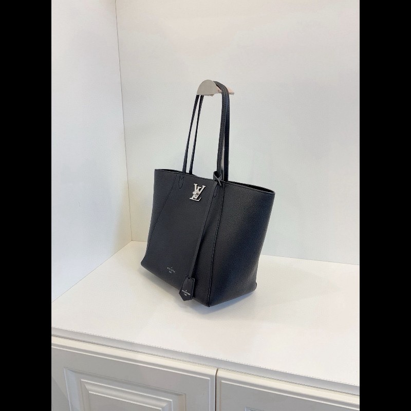 LV lock me tote 全皮托特包-3