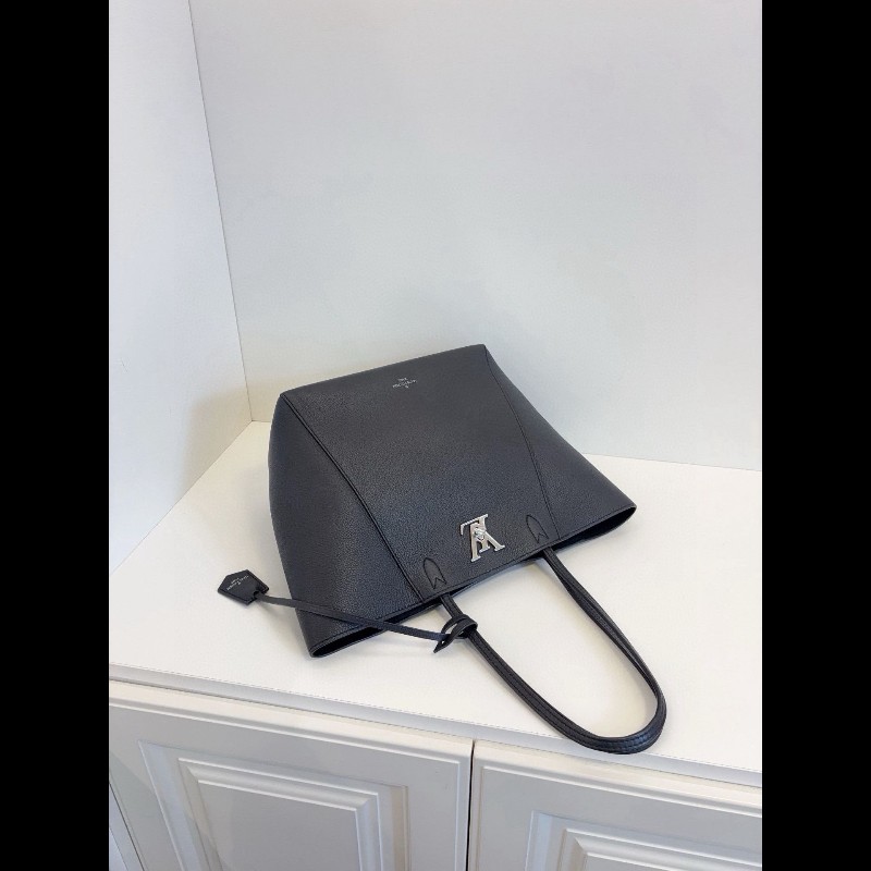 LV lock me tote 全皮托特包-4