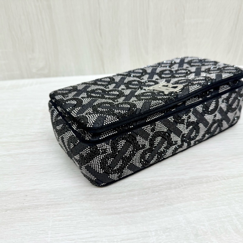 BURBERRY黑銀水鑽銀釦Lola鏈條肩側背包-6