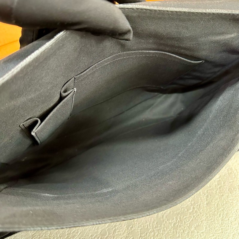 LV 黑色棋盤格 斜背包-8