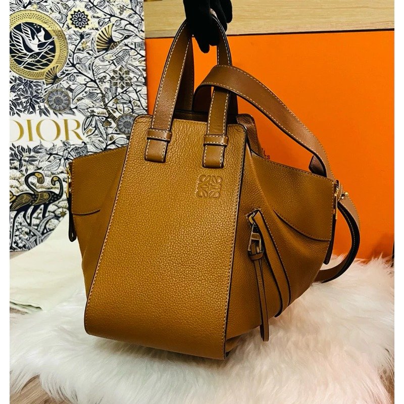 🌟Loewe Hammock 棕色 皮革吊床包 小號 9成新美品-0