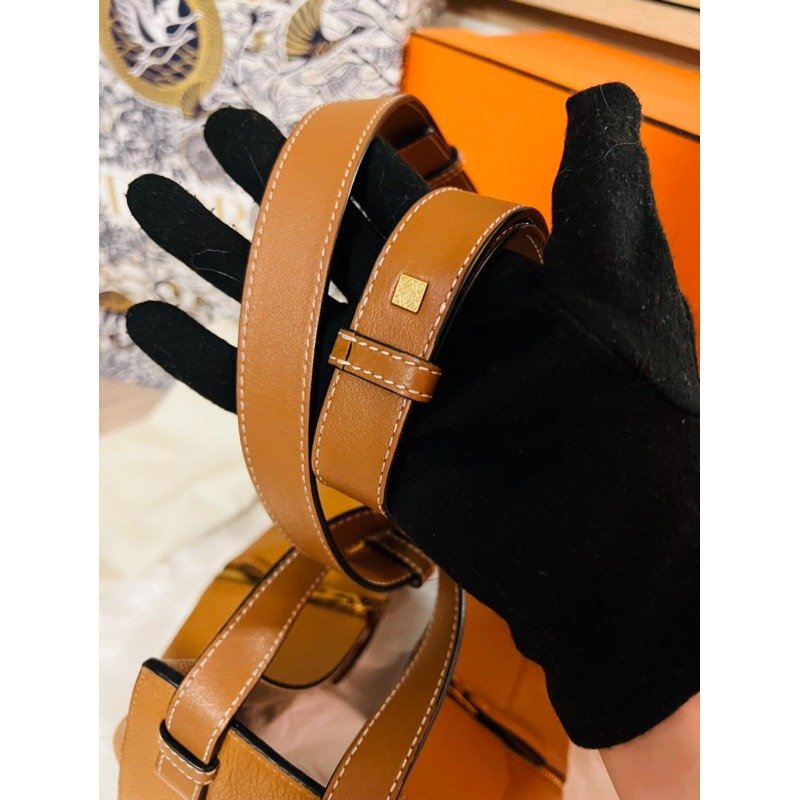 🌟Loewe Hammock 棕色 皮革吊床包 小號 9成新美品-3