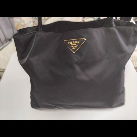 Prada 黑色尼龍手提包