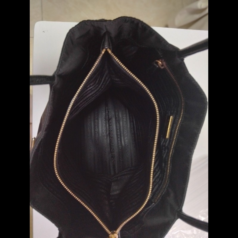 Prada 黑色尼龍手提包-2