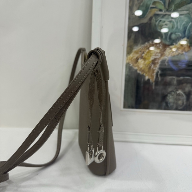 Loro piana 斜背小包Bale phone case 大象灰 輕巧又實用-3