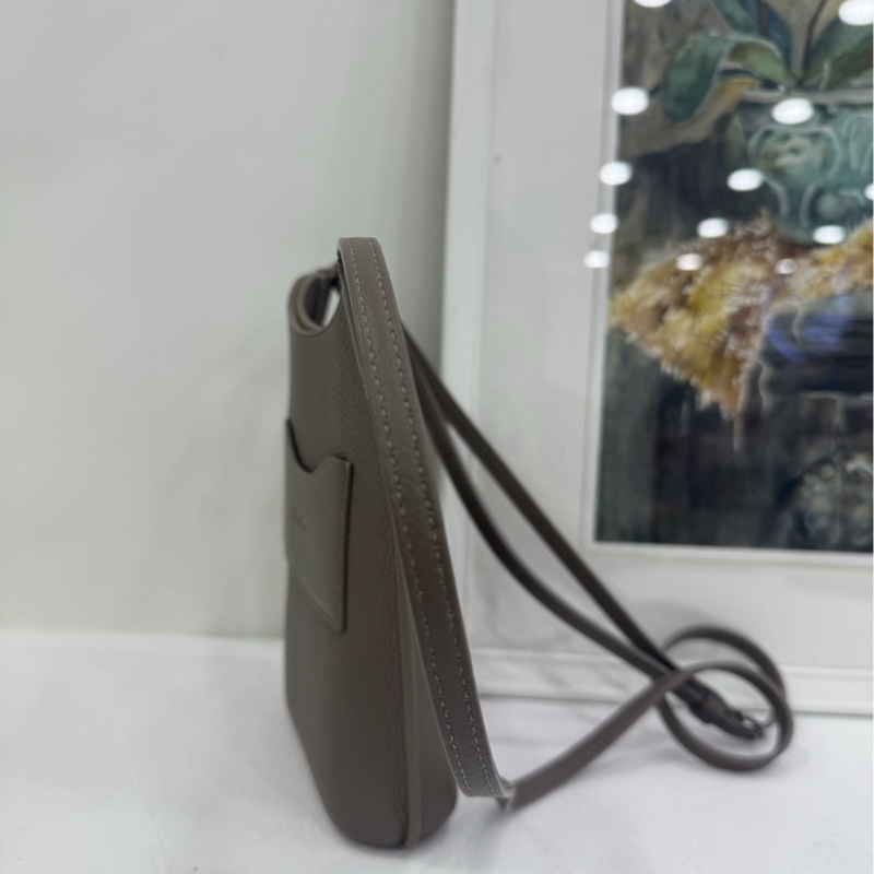 Loro piana 斜背小包Bale phone case 大象灰 輕巧又實用-4