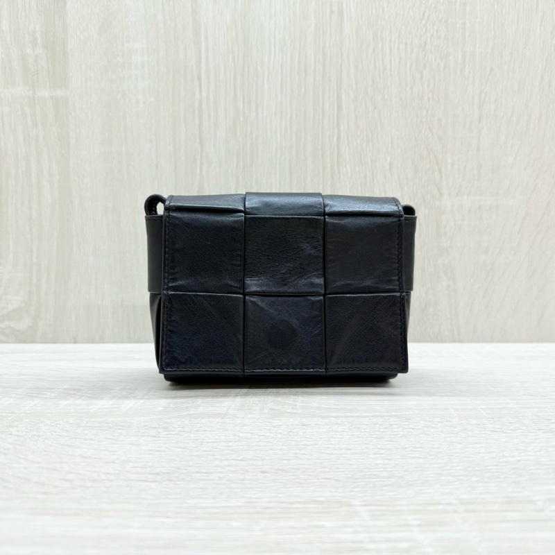 BV黑色小牛皮6格CassetteMINI側背包-0