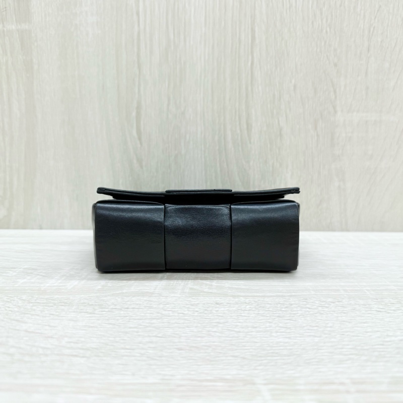 BV黑色小牛皮6格CassetteMINI側背包-4