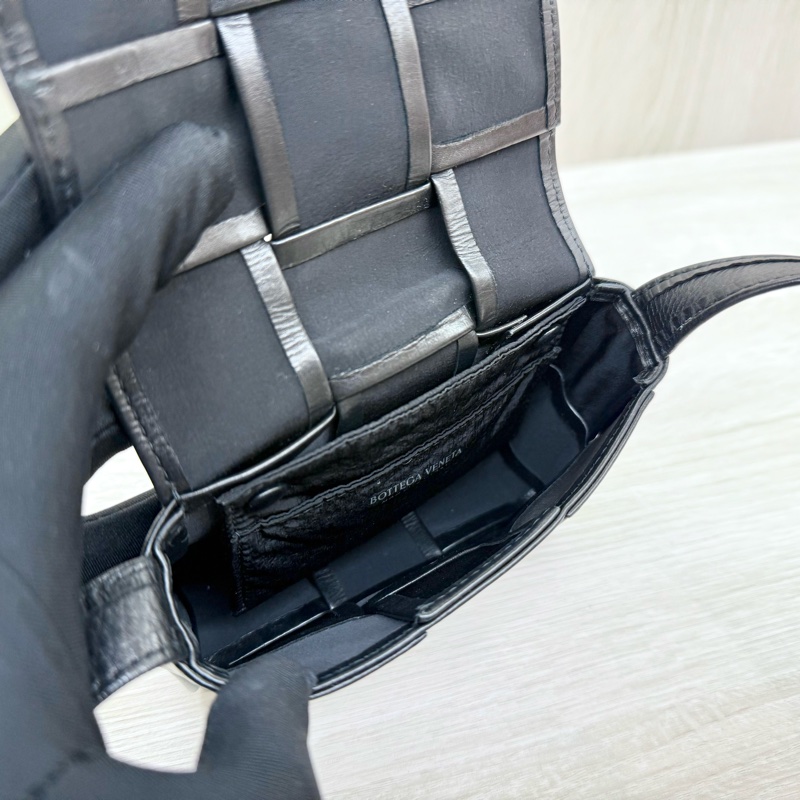 BV黑色小牛皮6格CassetteMINI側背包-9