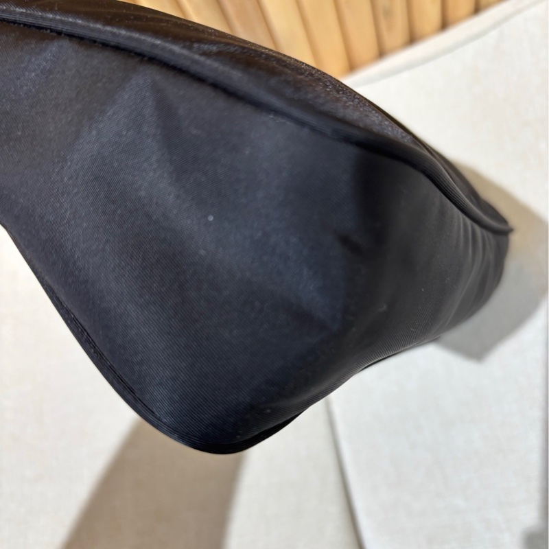 Prada Hobo 2000腋下包。黑色尼龍。 Re-Edition 2000系列。經典三角標。 99新近閒置-7