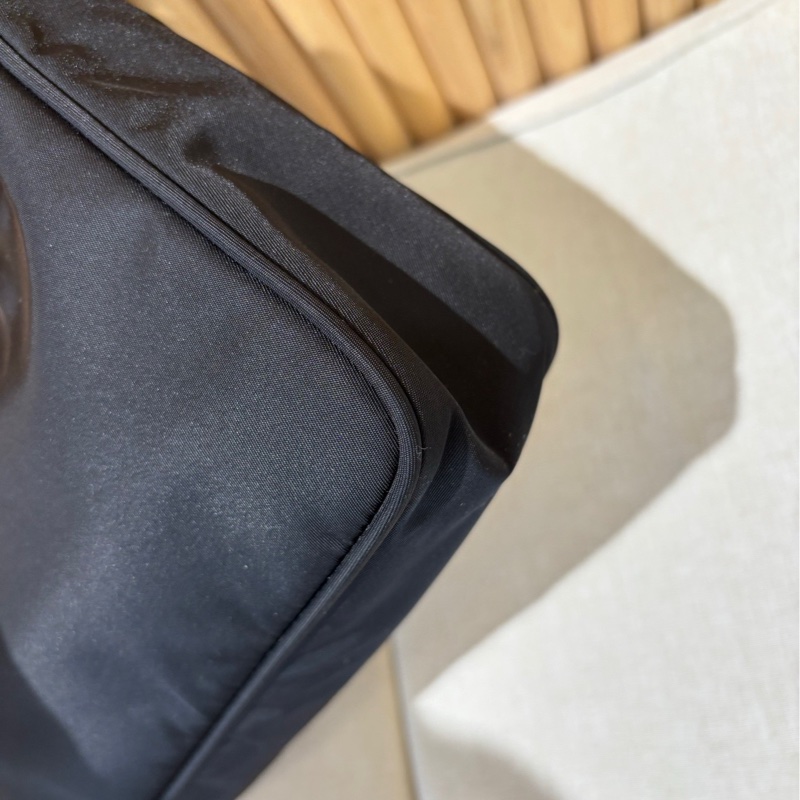 Prada Hobo 2000腋下包。黑色尼龍。 Re-Edition 2000系列。經典三角標。 99新近閒置-8