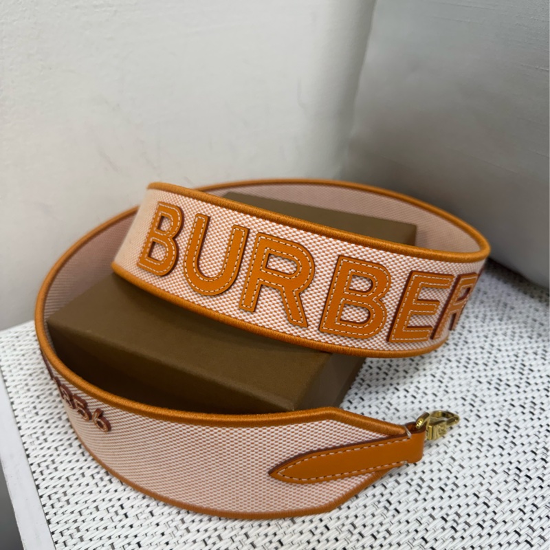 Burberry 經典標誌logo寬背袋-1