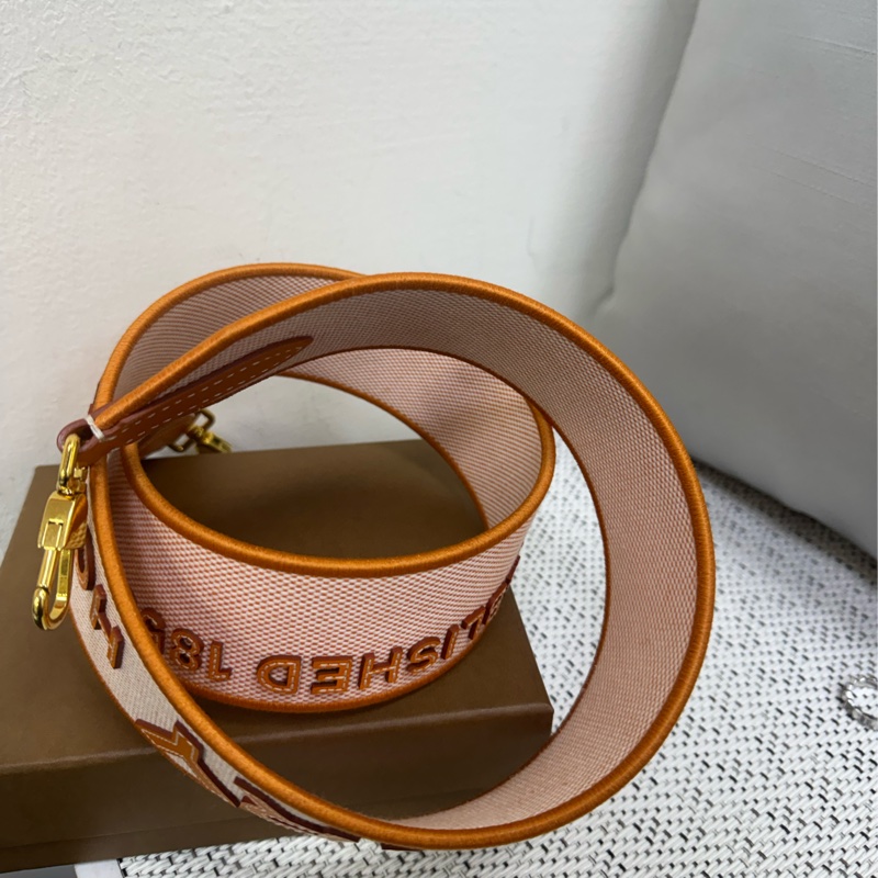 Burberry 經典標誌logo寬背袋-7