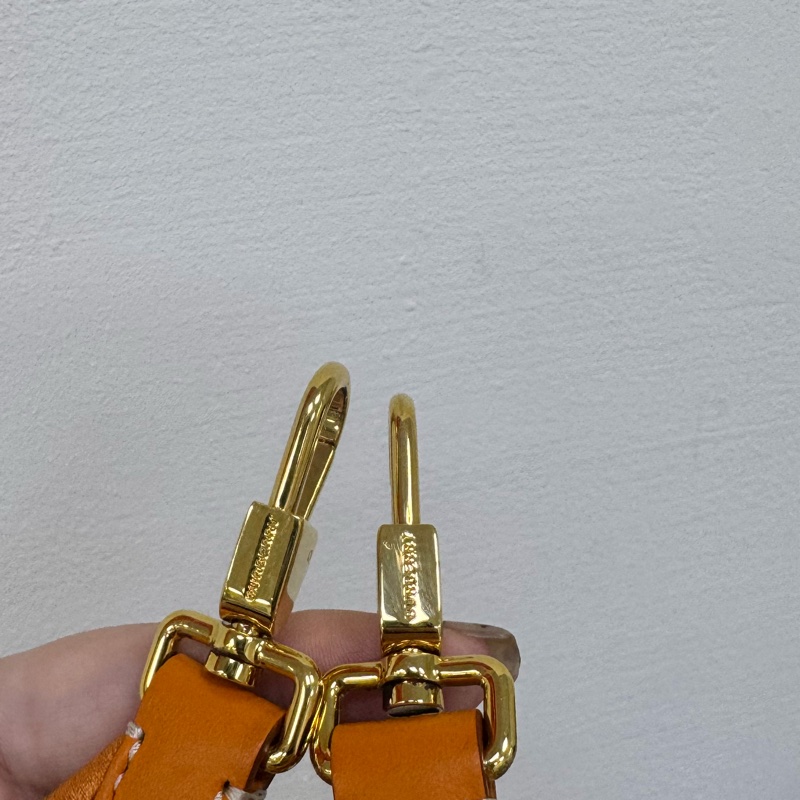 Burberry 經典標誌logo寬背袋-11