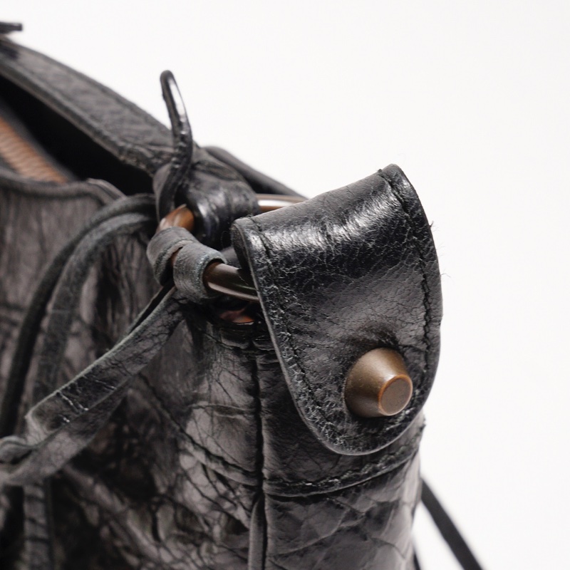 Balenciaga hip復古黑色羊皮斜背包-5