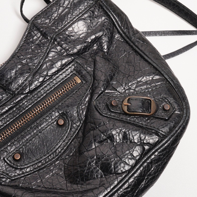 Balenciaga hip復古黑色羊皮斜背包-13