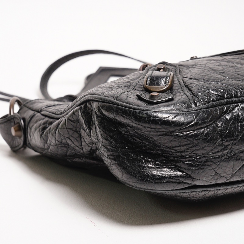 Balenciaga hip復古黑色羊皮斜背包-14