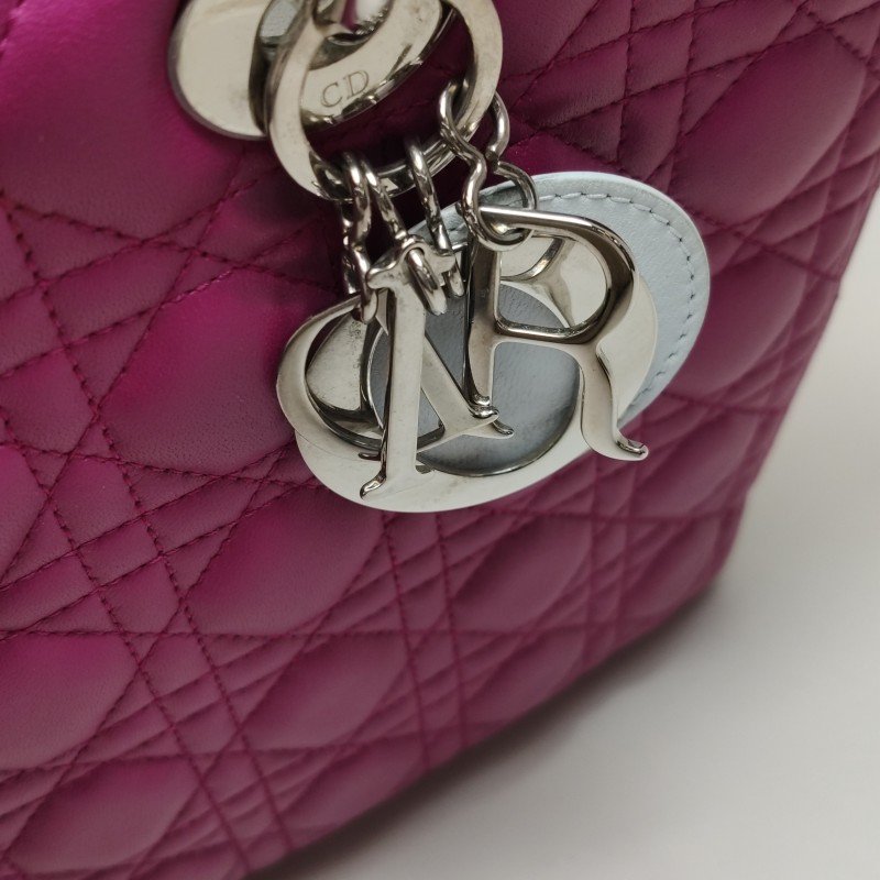 Dior Lady Dior戴妃包大號羊皮拼色藤格紋Logo字母吊飾手提包-12