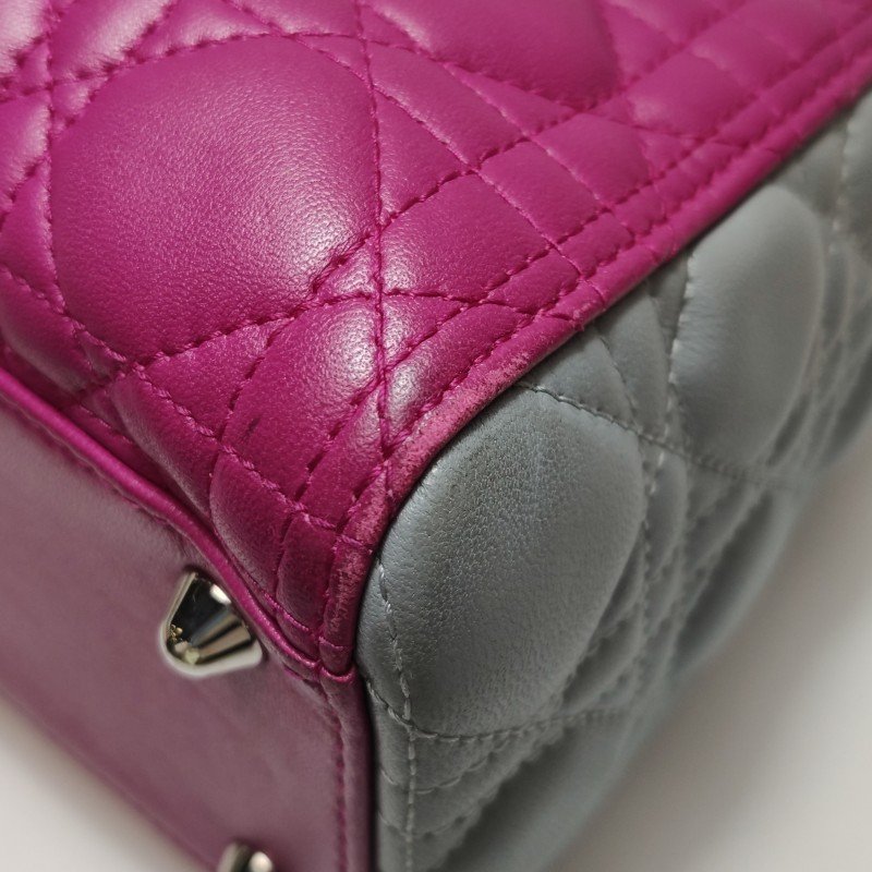 Dior Lady Dior戴妃包大號羊皮拼色藤格紋Logo字母吊飾手提包-21