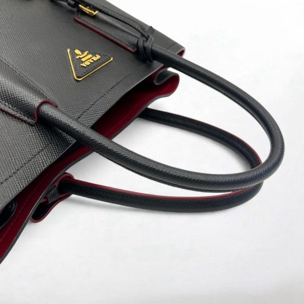 Prada 包包Saffiano黑牛皮雙層內裡紅色中號托特包-6