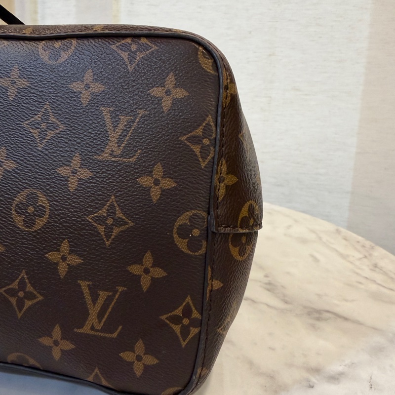 LV 原花黑牛皮Neo Noe MM肩斜背水桶包M44020-8