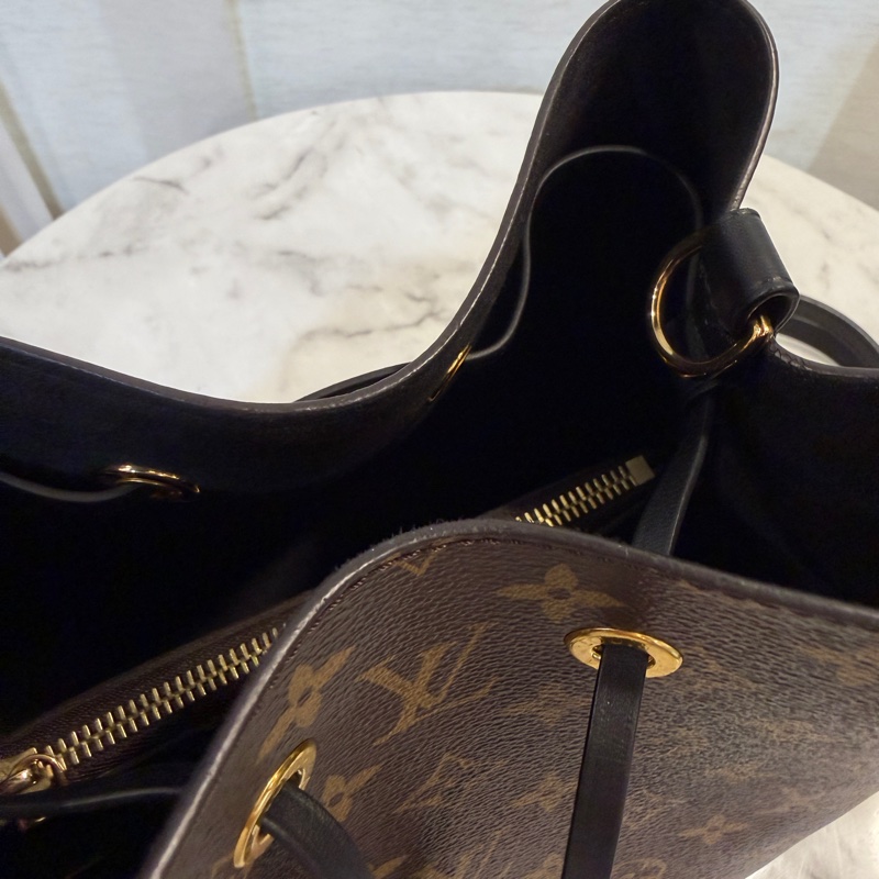 LV 原花黑牛皮Neo Noe MM肩斜背水桶包M44020-10