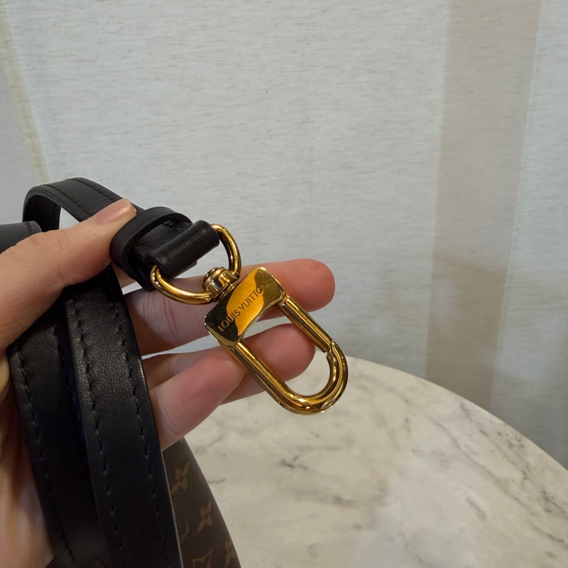 LV 原花黑牛皮Neo Noe MM肩斜背水桶包M44020-15