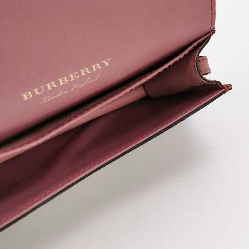 Burberry Buckle牛皮純色搭扣斜挎包-6