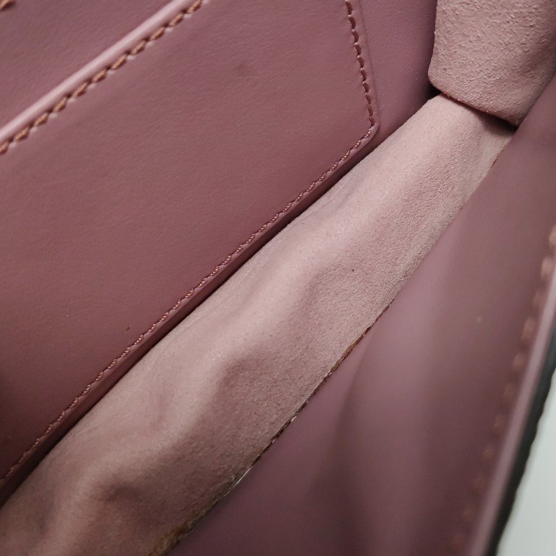 Burberry Buckle牛皮純色搭扣斜挎包-8