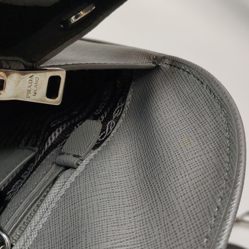 Prada Promenade牛皮純色三角徽標三角徽標斜挎包單肩包-9