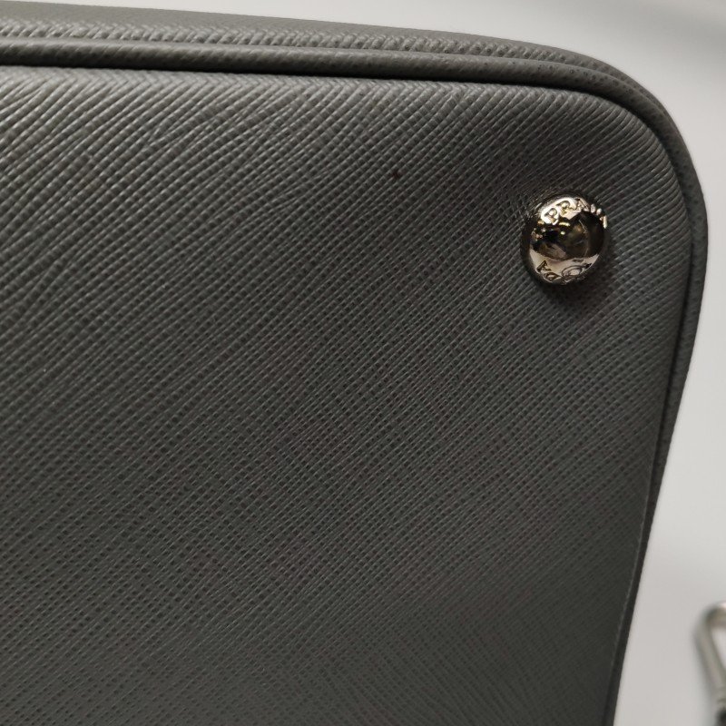 Prada Promenade牛皮純色三角徽標三角徽標斜挎包單肩包-17