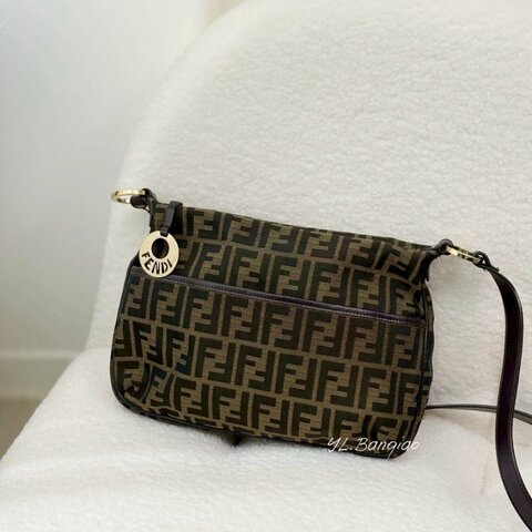 Fendi 滿版緹花布肩背包