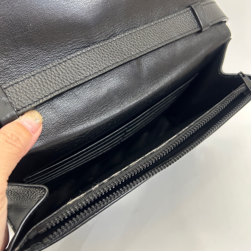 Balenciaga 黑牛皮下蓋8卡輪胎斜背包-5