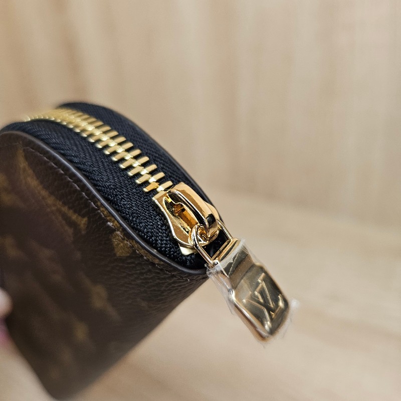 [未使用新品❣️可當交換禮物] LV老花Charlotle金釦拉鏈筆袋-4