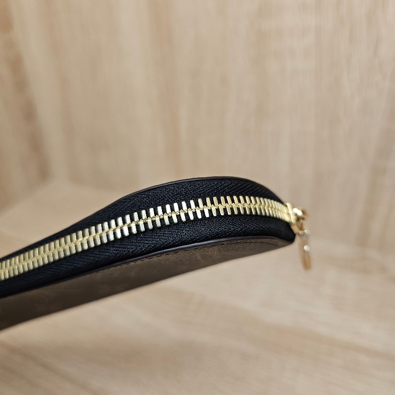 [未使用新品❣️可當交換禮物] LV老花Charlotle金釦拉鏈筆袋-5