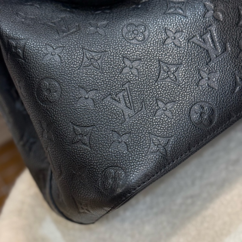 LV NEONOE BB 黑金壓花全皮 手柄水桶包 ✨最新晶片款-7